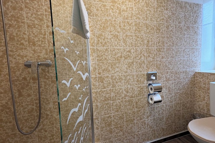 Room 210 of 266