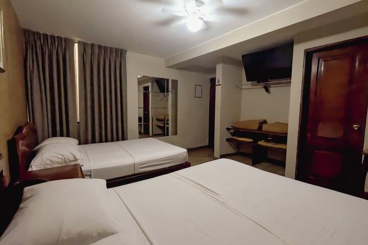 Room 12 of 32
