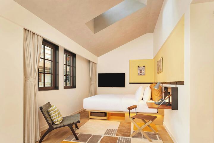 Room 6 of 35