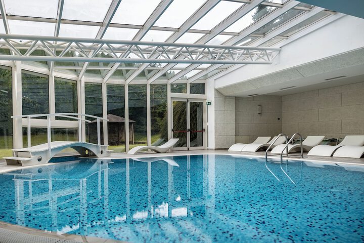Pool 52 of 73