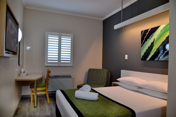 Room 13 of 27