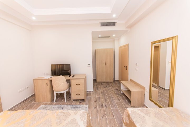 Room 10 of 48