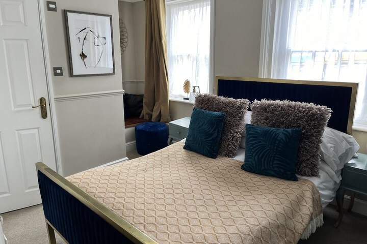 Room 2 of 18