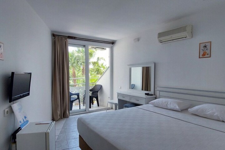 Room 6 of 50