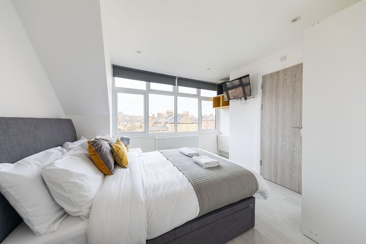 Room 40 of 65