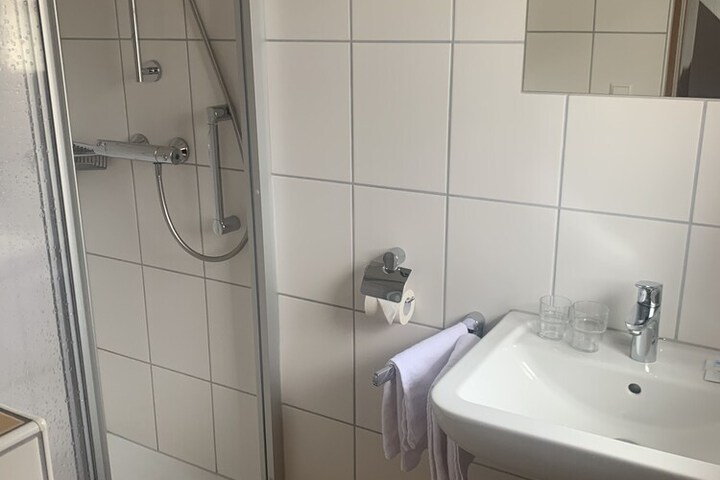 Room 18 of 34