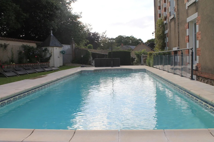 Hotel with Pool