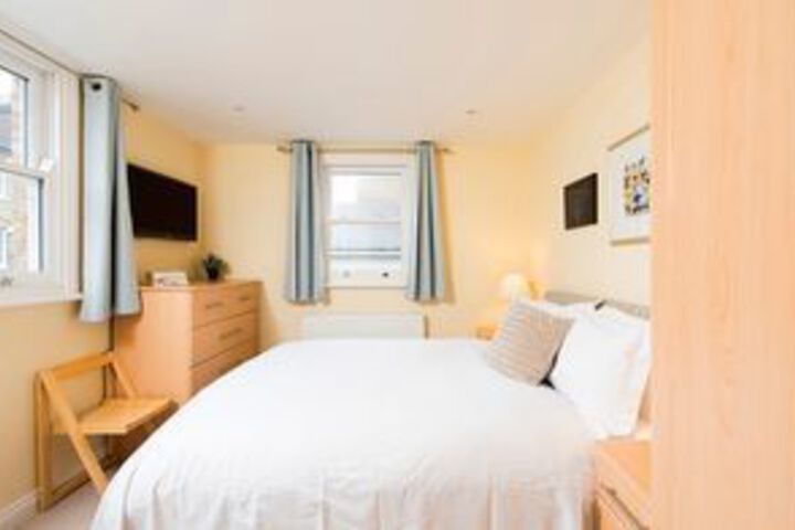 Room 12 of 25