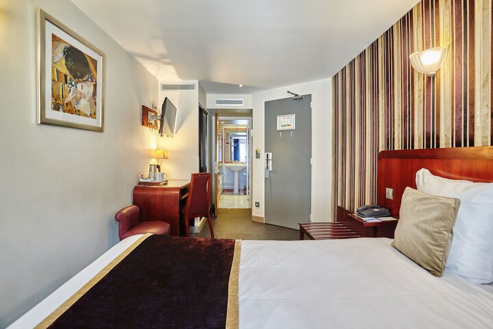 Room 16 of 27