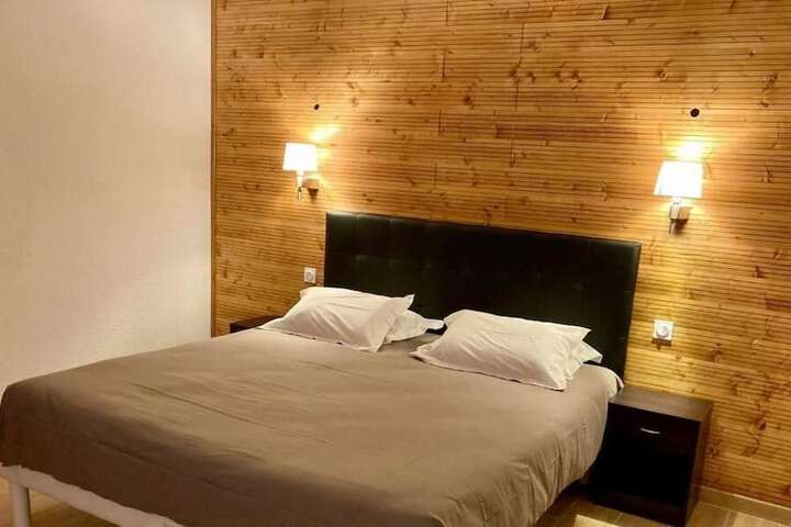 Room 7 of 28