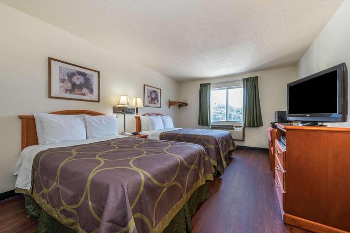 2 Double Beds (5 of 8)