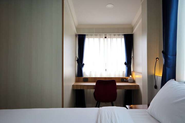 Room 62 of 86