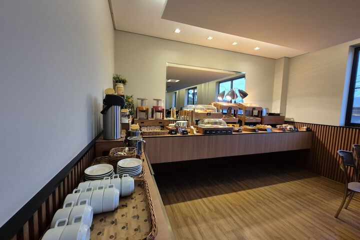 Breakfast/Coffee Service 20 of 38