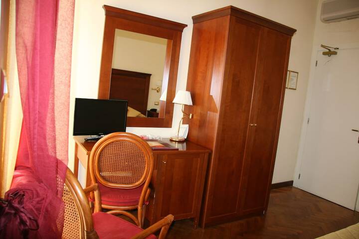 Room 14 of 22