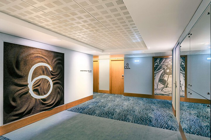 Ballroom/Hall 31 of 48