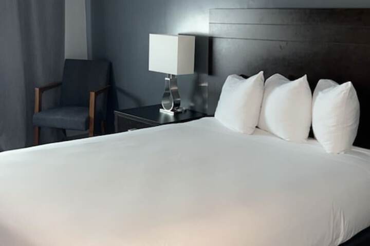 Superior Room 1 Queen Bed Kitchenette (23 of 26)