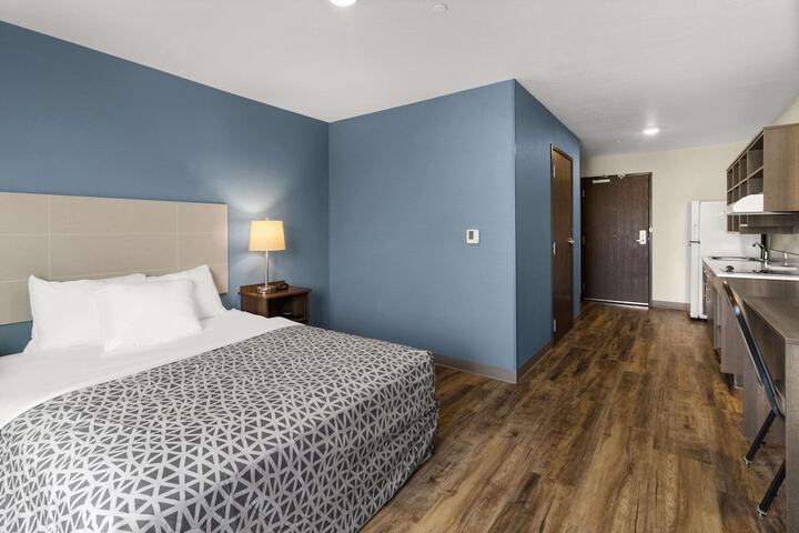 1 Queen Bed Suite (14 of 21)