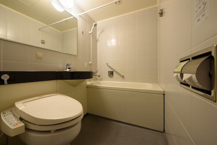 Room 12 of 22