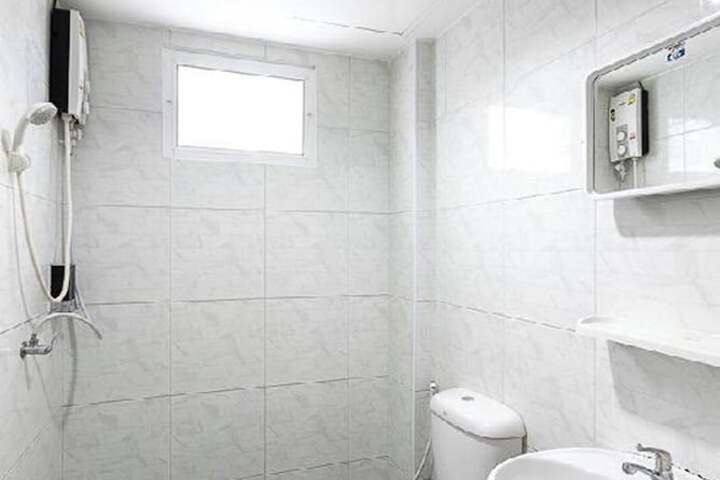 Room 9 of 28
