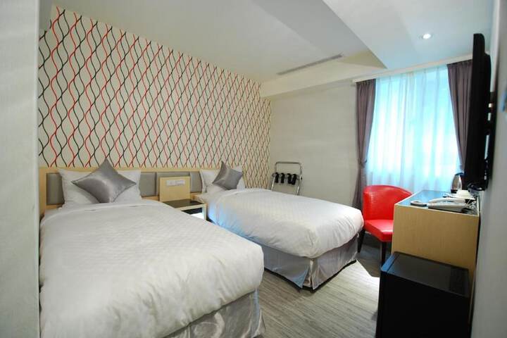 Room 9 of 25