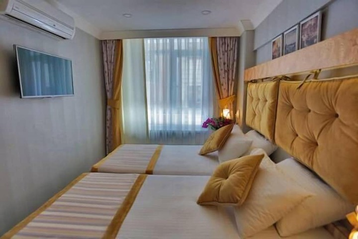 Room 10 of 30