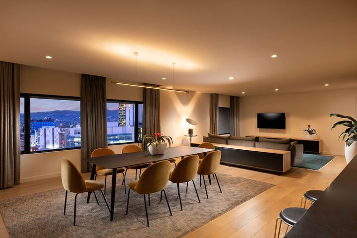 Room 18 of 65