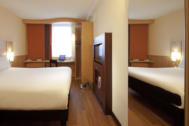 Room 6 of 52