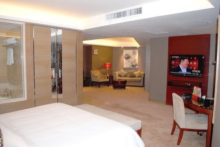 Room 12 of 51