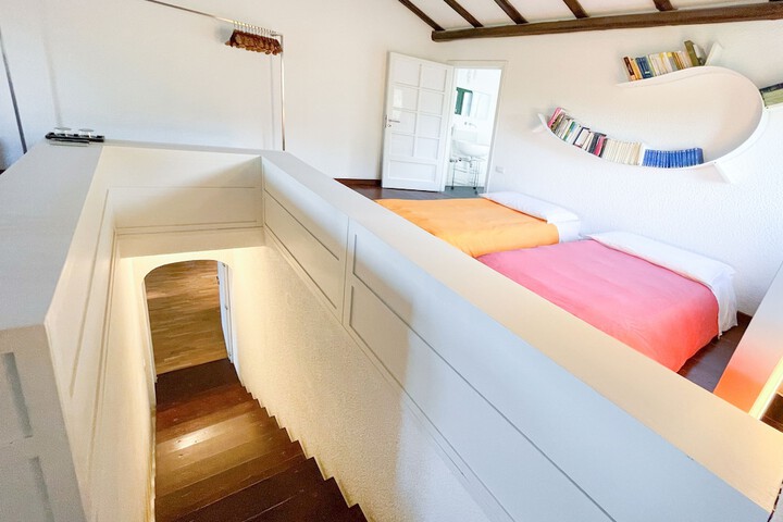 Room 8 of 85