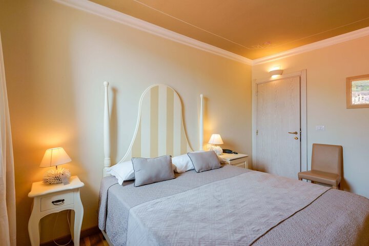 Room 42 of 253