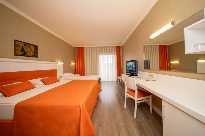 Room 3 of 80