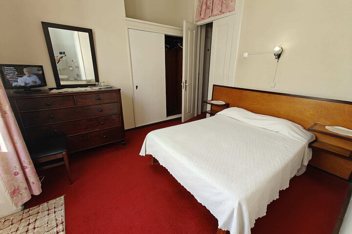Room 44 of 141