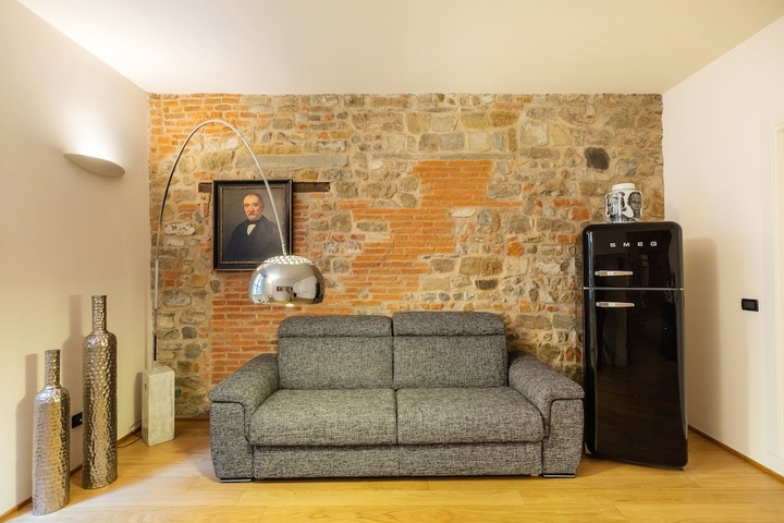 Room 9 of 10