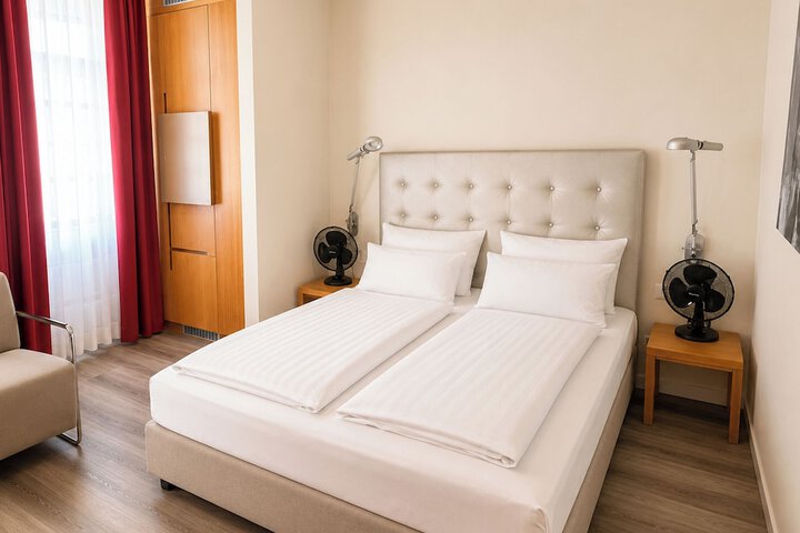 Room 14 of 18