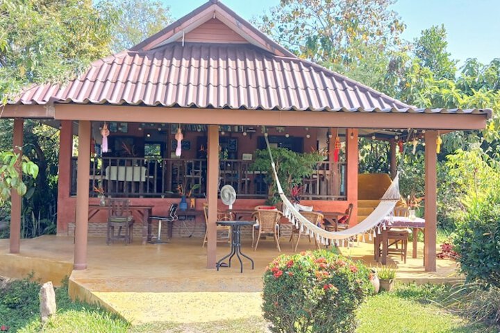 Dining 73 of 98