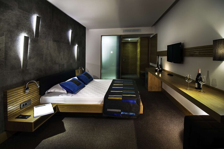 Room 10 of 49