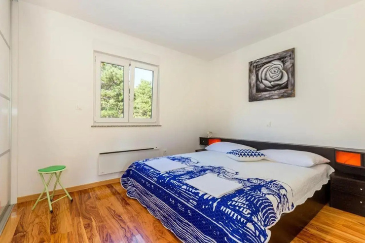 Room 6 of 22