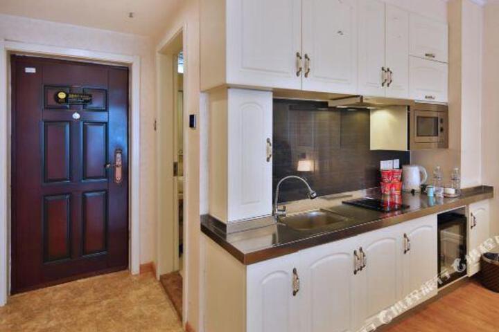 Jinzuo Apartment Hotel (Qingdao Chengyang Wanda Plaza)