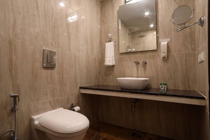 Room 12 of 27