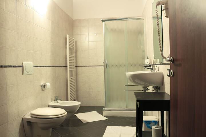 Room 7 of 12