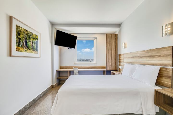Room 8 of 36