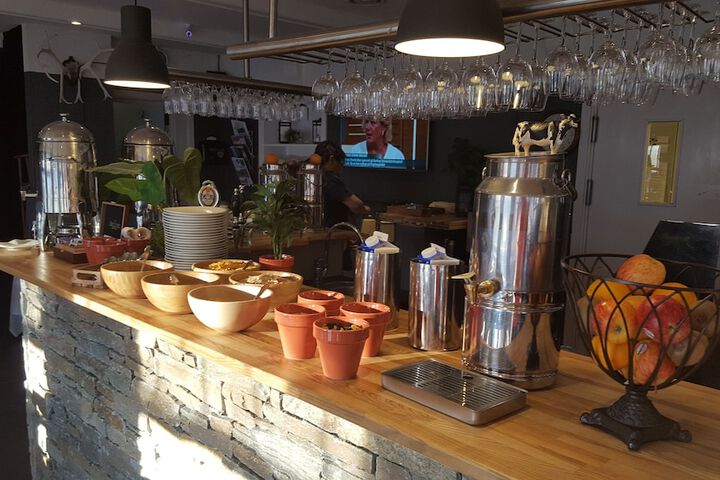 Breakfast/Coffee Service 25 of 38