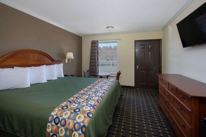 1 King Bed (1 of 12)