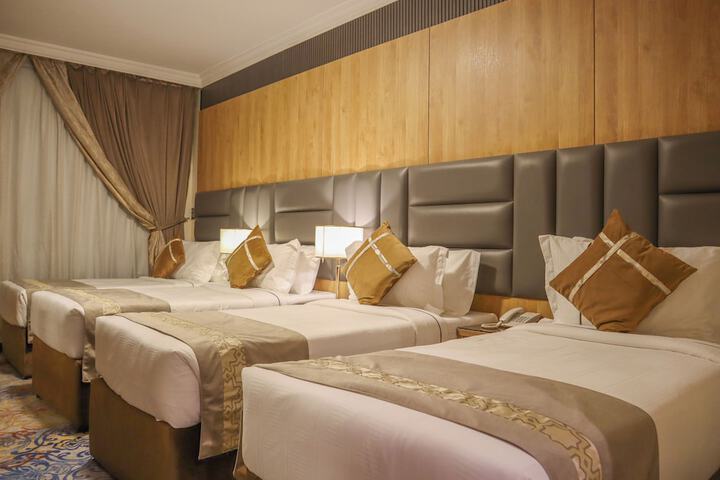 Room 4 of 17
