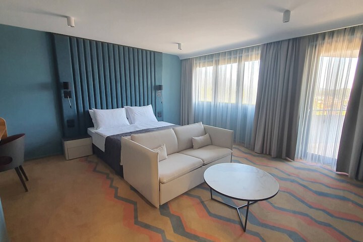 Room 6 of 78