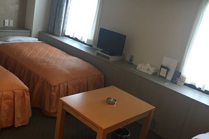 Room 13 of 87