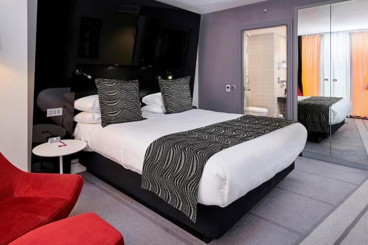 Room 27 of 109