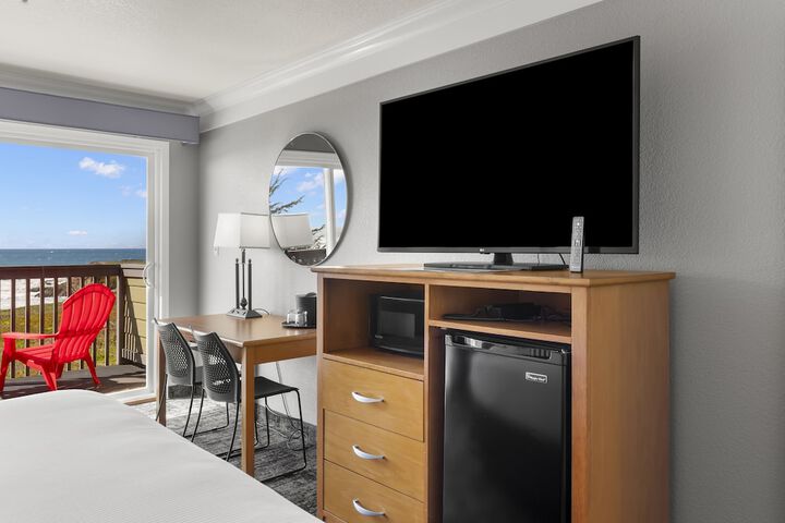 1 King Bed Ocean View (25 of 30)