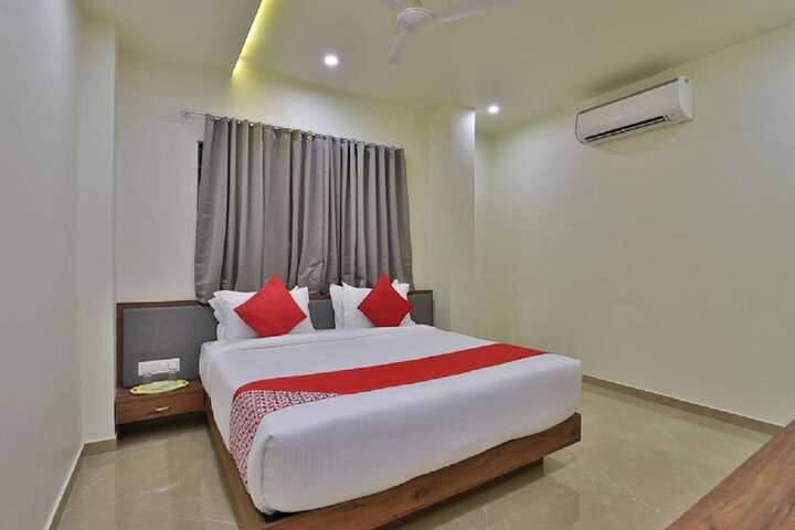 Room 4 of 16