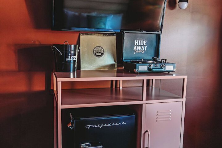 Room 25 of 83